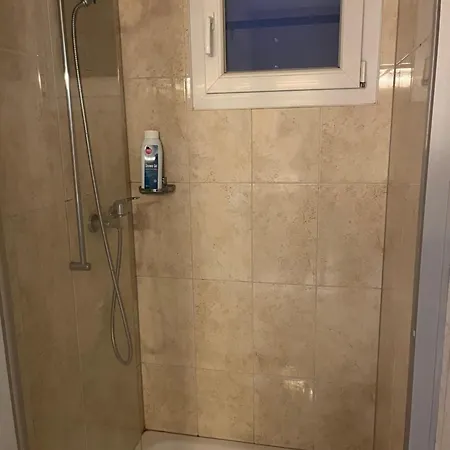 Grande Avec Salle De Bains Privative Séjour chez l'habitant *