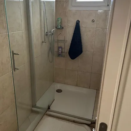 Quarto em Acomodações Particulares Grande Avec Salle De Bains Privative *